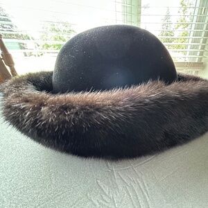 Don Anderson Faux Fur Trimmed Hat Women’s Black Classic
